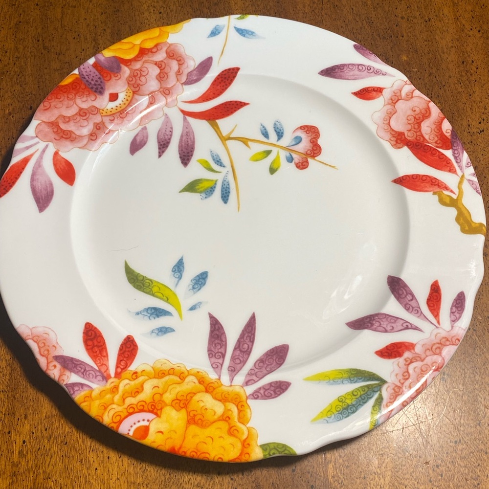 Spode NWT Lucia 9” luncheon Plate